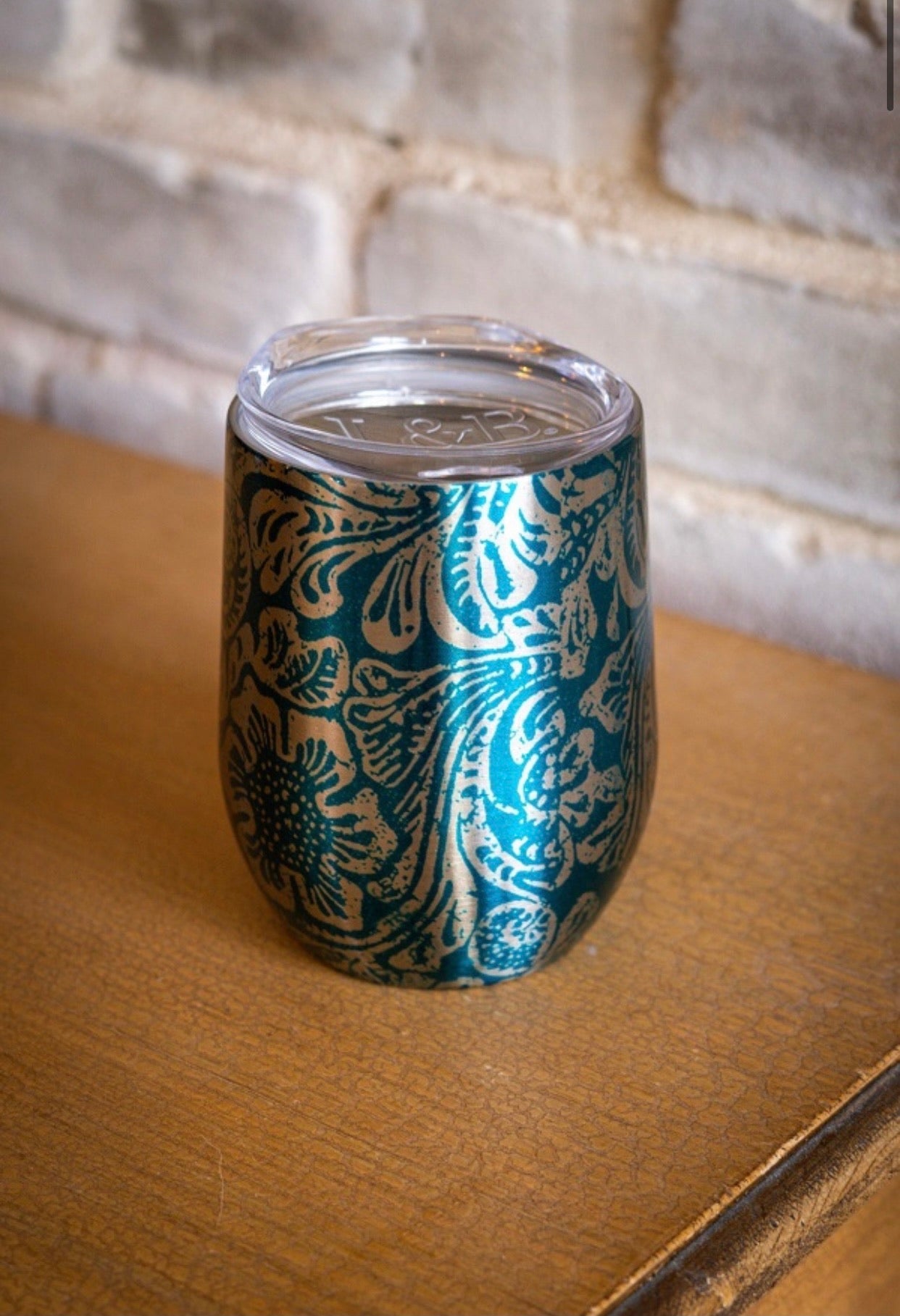 Wine tumbler, in jade tooled