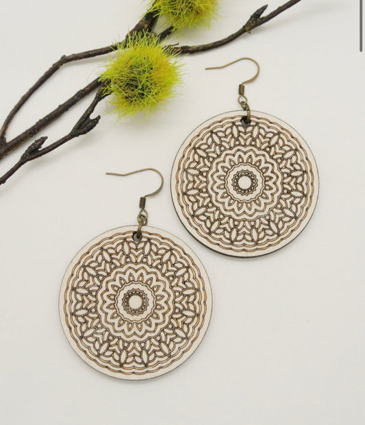 Poppy earrings, white wooden